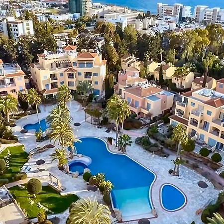 Apartment In Paphos, Prime Location Pools, Jacuzzis, Harbor & 300m To The Paphos