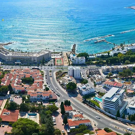 Apartment In Paphos, Prime Location Pools, Jacuzzis, Harbor & 300m To The