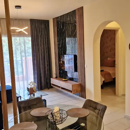 In Paphos, Prime Location Pools, Jacuzzis, Harbor & 300m To The Apartment *