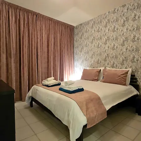 In Paphos, Prime Location Pools, Jacuzzis, Harbor & 300m To The Apartment