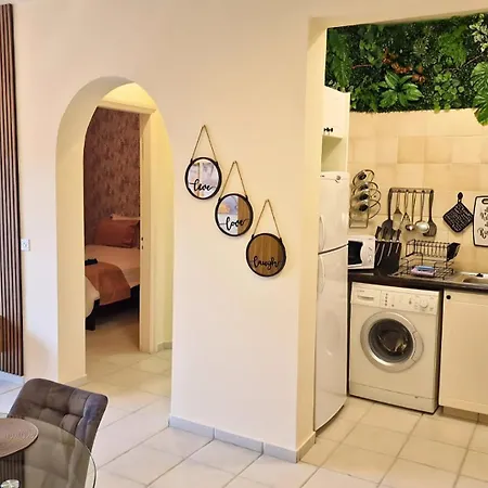 In Paphos, Prime Location Pools, Jacuzzis, Harbor & 300m To The Apartment Paphos