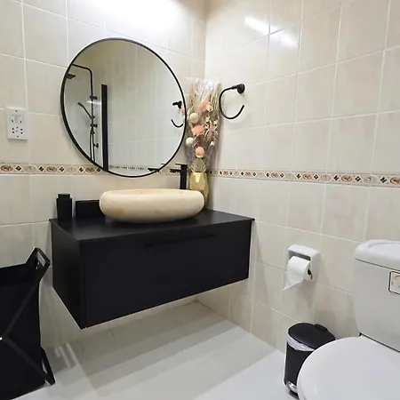 Apartment In Paphos, Prime Location Pools, Jacuzzis, Harbor & 300m To The Paphos