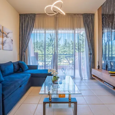 Apartamento In Paphos, Prime Location Pools, Jacuzzis, Harbor & 300m To The