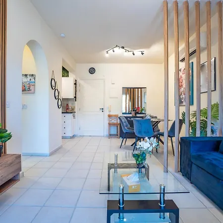 Апартаменты In Paphos, Prime Location Pools, Jacuzzis, Harbor & 300m To The *