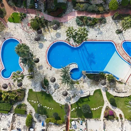 In Paphos, Prime Location Pools, Jacuzzis, Harbor & 300m To The Апартаменты