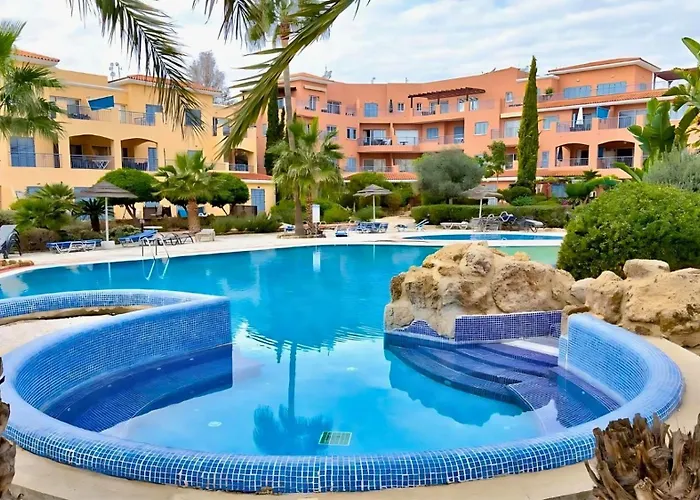 アパート In Paphos, Prime Location Pools, Jacuzzis, Harbor & 300m To The *