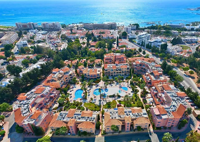 In Paphos, Prime Location Pools, Jacuzzis, Harbor & 300m To The アパート パ フォス