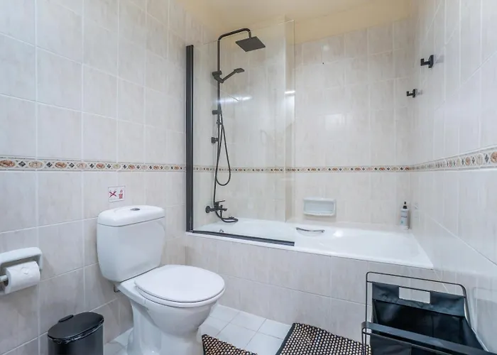 アパート In Paphos, Prime Location Pools, Jacuzzis, Harbor & 300m To The