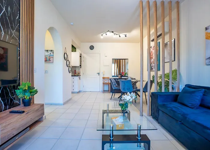 アパート In Paphos, Prime Location Pools, Jacuzzis, Harbor & 300m To The *